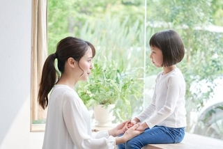 子どもから「赤ちゃんはどこからくるの？」と聞かれたときの答え方は？　※画像はイメージです（siro46/stock.adobe.com）