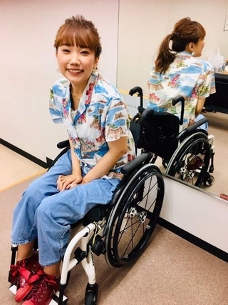 詩人、エッセイストなどとして活動する豆塚エリさん／X（mamen325）より提供