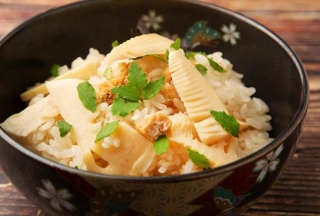 「タケノコの炊き込みご飯」にツナを入れてみよう※画像はイメージです（sasazawa/stock.adobe.com）