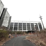 完成した当時はさぞかし近代的な外観だったと思われる本館の建物（画像提供：鎌倉市）