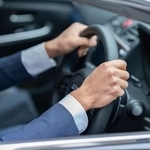 通勤で乗りたい車種は？（naka/stock.adobe.com）