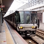 特急列車と互角の勝負を繰り広げる新快速