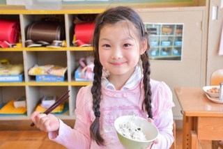 思い出に残る給食は？※画像はイメージです（写真AC）