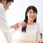 「旦那に触られたくない」という理由で、夫に嫌悪感を抱く妻は意外と多いようです　※画像はイメージです（polkadot/stock.adobe.com）