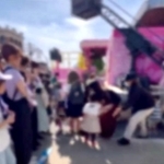 子どもたちが続々と立ち入り禁止エリアに…混沌とするステージイベントの会場（提供動画より）