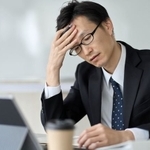 上司からの指示だけでなく暗黙のルールとして強要される早出出勤の実態とは　※画像はイメージです（mapo/stock.adobe.com）