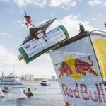 神戸で開かれた前回大会「Red Bull Flight Day2015」の様子（提供）
