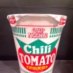 ピリッとした辛さに、トマトの甘みと酸味がマッチしたスープが人気の「チリトマトヌードル」。斬新な食べ方に注目…？