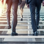 出世したいと思うのは、どの年代が多い？　※画像はイメージです（Metamorworks/stock.adobe.com）