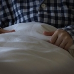 睡眠障害の一種であるナルコレプシーは、日中に過度な眠気を伴い、脱力発作などを引き起こす病気（photoACより「mybears」さん撮影、イメージ画像）