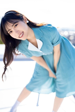 横野すみれさん（撮影：唐木貴央 ヘアメイク：塩田結香（JULLY） スタイリング：工藤沙恵（ミタケイショウ））