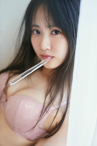 中村舞さん（1st写真集から先行カット）