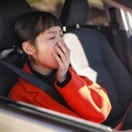 運転中の強い眠気を覚ます対策は？　※画像はイメージです（yamasan/stock.adobe.com）