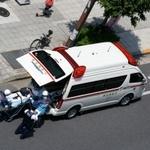 救急車を呼ぶ時、大事なことは…？※写真は救急搬送のイメージです。（jaraku/stock.adobe.com）
