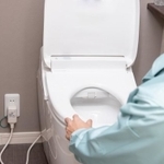 トイレの工事を頼まれ…「今回はもうけなしで」？　※写真はイメージ（tatsushi/stock.adobe.com）