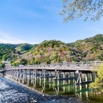 京都・嵐山を代表する観光スポット・渡月橋