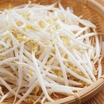 お手頃価格でシャキシャキとした食感が美味しい「もやし」※画像はイメージです（karinrin/stock.adobe.com）