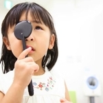 小学生の3人に1人が「裸眼視力1.0未満」　※画像はイメージです（paylessimages/stock.adobe.com）