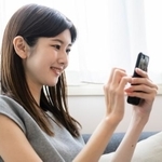 みなさんはSNSに1日にどのくらい投稿していますか？　※画像はイメージです（arc image gallery/stock.adobe.com）