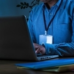 残業が何時間だと「多い」と感じる？　※画像はイメージです（aijiro/stock.adobe.com）
