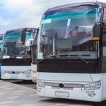 バス運転手不足で貸切バスが見つからない事態に　※画像はイメージです（Yuri Bizgaimer/stock.adobe.com）