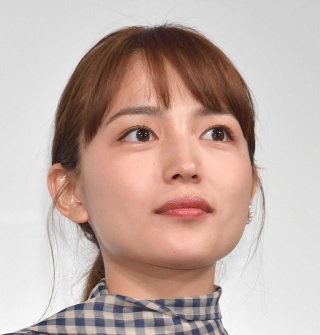 ドラマ「9ボーダー」で松下洸平さんとカップル役を演じた川口春奈さん