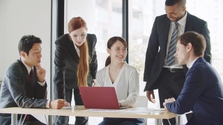 TOEIC820点だと思っていたのに…　※画像はイメージです（mapo/stock.adobe.com）