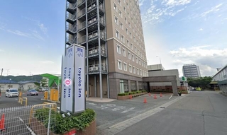 こちらが東横イン北上駅新幹線口。駐車場はホテル専用ということだ。（Googleストリートビューから引用）