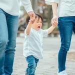 約半数の親が「梅雨の時期に子どもがぐずりやすくなる」と回答　※画像はイメージです（buritora/stock.adobe.com）