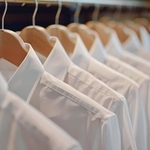 お気に入りの服を大切に※画像はAIが作成したイメージです（ Iuliia/stock.adobe.com）