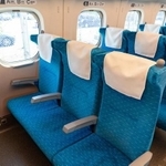 隣に他人が座ると落ち着かないのですが…　※画像はイメージです（宏樹 林/stock.adobe.com）