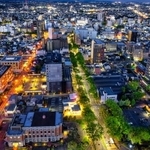 群馬県庁から見る前橋市街地の夜景（gunpasha/stock.adobe.com）