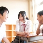 中高生の半数以上が「学校の友人の前では自分のキャラを作っている」　※画像はイメージです（Paylessimages/stock.adobe.com）