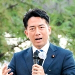 街頭演説する小泉進次郎氏