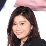 ジュエリーベストドレッサー賞で笑顔を見せる篠原涼子さん＝2024年撮影