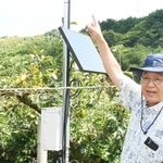 高周波音を出す装置を説明する辻維周特担教授＝島根県安来市
