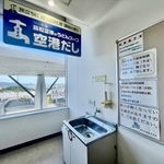 どうしても飲んで欲しい！と設置された蛇口から水のように出汁が出る「空港だし」