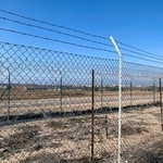 イスラエル南部のキブツ「ナハル・オズ」から、フェンス越しにのぞむガザ地区=iropa(c)123RF.COM