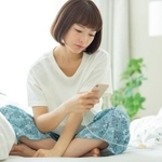 7割弱が「ながら充電をしたことがある」　※画像はイメージです（japolia/stock.adobe.com）