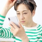 40代の約7割が「老眼鏡をかけることに抵抗がある」　※画像はイメージです（metamorworks/stock.adobe.com）