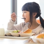 特に楽しみだった給食の献立は？　※画像はイメージです（milatas/stock.adobe.com）