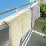 寝具などの大きな洗濯物を干すスペースは十分にありますか？　※画像はイメージです（photoAC）