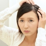 薄毛が気になり出した平均年齢は？　※画像はイメージです（Liza5450/stock.adobe.com）