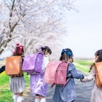 小学生の女の子たち　※イメージ写真（maroke/stock.adobe.com）