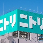 ニトリの看板（yu_photo/stock.adobe.com）