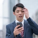 スマホを使う上での悩みは「バッテリーの持ち」が最多　※画像はイメージです（oka/stock.adobe.com）
