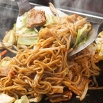 焼きそば作りは「麺同士がくっついてなかなかほぐれない…」ということも※画像はイメージです（sasazawa/stock.adobe.com）