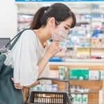 市販薬を購入する際、薬剤師などに「相談」する人は約3割　※画像はイメージです（buritora/stock.adobe.com）