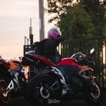 バイクにまたがるまりノさん、かっこいいです！（画像提供：まりノさん）