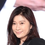 ジュエリーベストドレッサー賞で笑顔を見せる篠原涼子さん＝2024年撮影